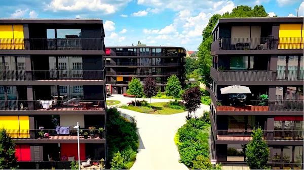 Entdecken Sie Marina Garden Dresden in voller Sommerblüte