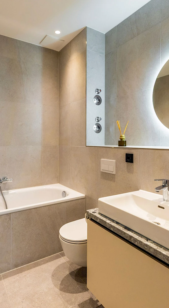 Modernes Badezimmer in einer Wohnung der Wohnanlage Marina Garden in Dresden